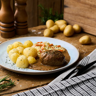 Rahmwirsing mit Butterkartoffeln